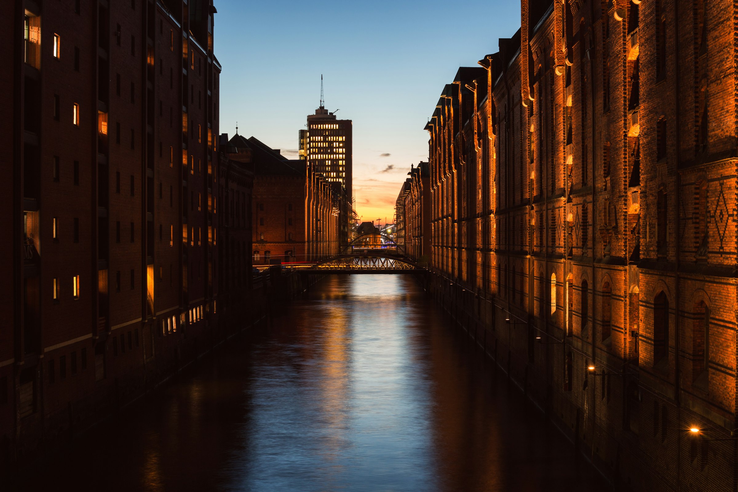Hamburger Speicherstadt im Abendlicht